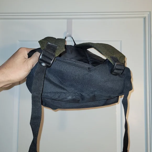 Green backpack - Picture 8 of 9